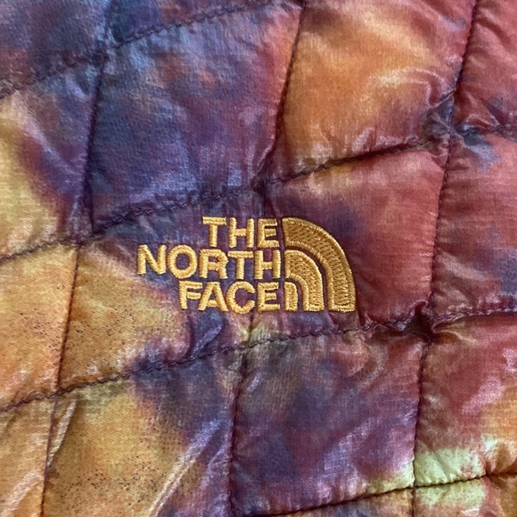 HP! The North Face XS Like New Thermoball Winter Jacket Multicolored Beautiful - Picture 3 of 12